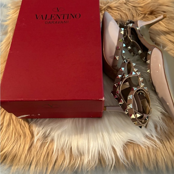 ROCK STUDDED BLUE HEELS. - Picture 6 of 6